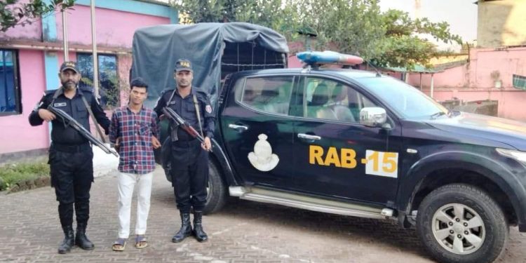 উখিয়ায় র্যাবের অভিযানে মদসহ আটক-১ উখিয়ায় র্যাবের অভিযানে মদসহ আটক-১