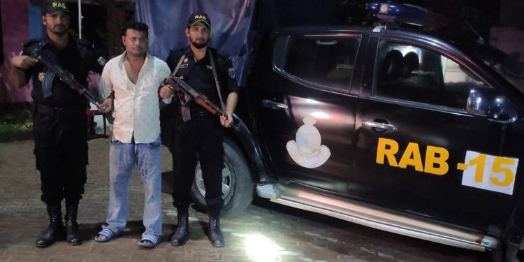 টেকনাফে র্যাবের অভিযানে ২০ হাজার পিস ইয়াবাসহ আটক-১ টেকনাফে র্যাবের অভিযানে ২০ হাজার পিস ইয়াবাসহ আটক-১