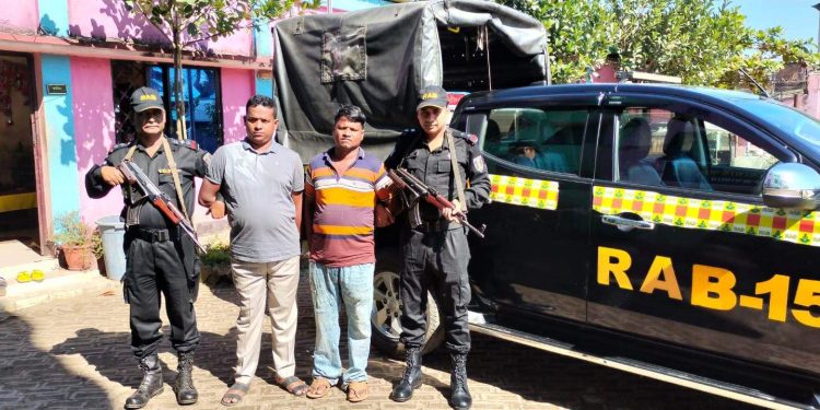 টেকনাফে র্যাবের অভিযানে ৫০ হাজার ইয়াবাসহ আটক-২ টেকনাফে র্যাবের অভিযানে ৫০ হাজার ইয়াবাসহ আটক-২