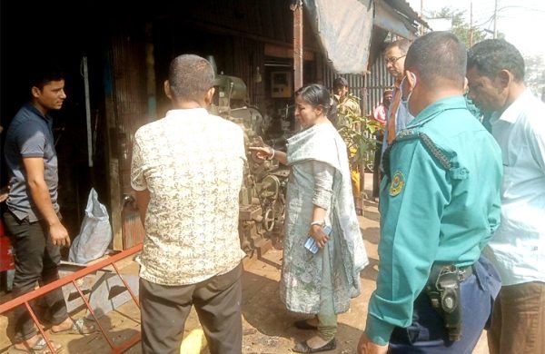 ফুটপাত দখল করে ব্যবসা, জরিমানা ১৫ হাজার