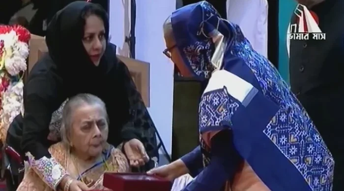 ২১ জন বিশিষ্টব্যক্তির হাতে একুশে পদক তুলে দিলেন প্রধানমন্ত্রী