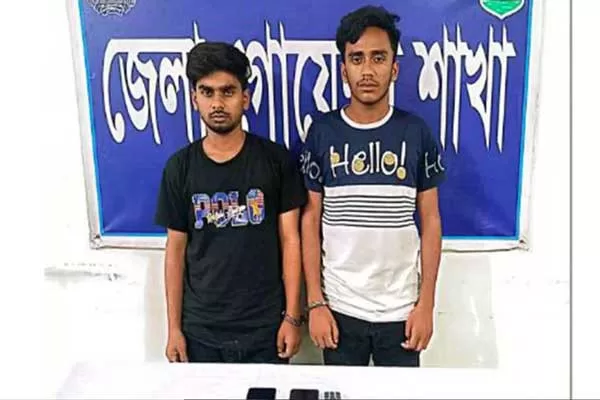চাঁপাইনবাবগঞ্জে ভুয়া প্রশ্নপত্র ফাঁসের ঘটনায় আটক ২ চাঁপাইনবাবগঞ্জে ভুয়া প্রশ্নপত্র ফাঁসের ঘটনায় আটক ২