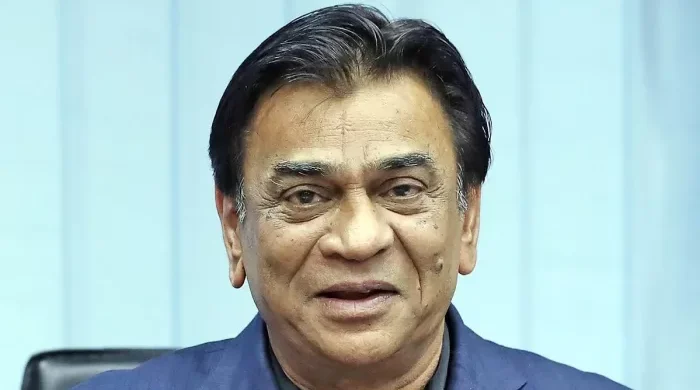 আমি তো খেলে দিতে পারব না
