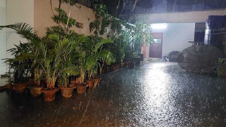 বাড়িতে পানি জমলে মামলা করবে কলকাতা পৌরসভা বাড়িতে পানি জমলে মামলা করবে কলকাতা পৌরসভা