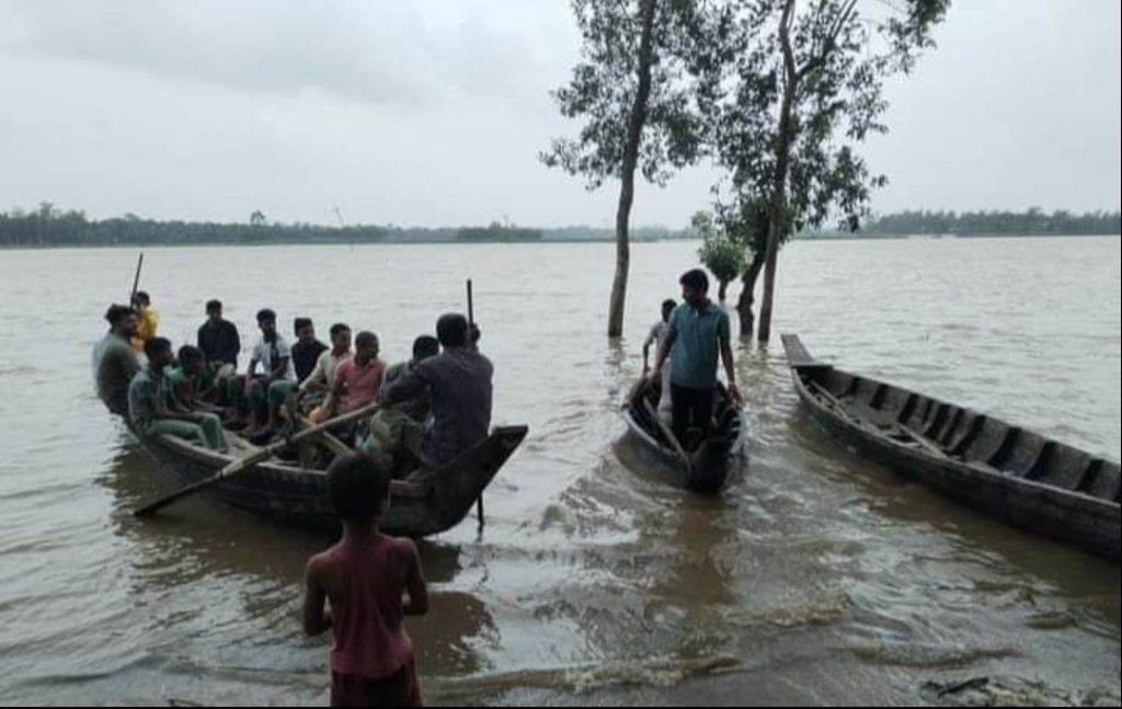চকরিয়ায় ভারী বর্ষণ ও পাহাড়ি ঢলে ভয়াবহ বন্যার আশঙ্কা, ভেঙে যেতে পারে পাউবোর বেড়িবাঁধ চকরিয়ায় ভারী বর্ষণ ও পাহাড়ি ঢলে ভয়াবহ বন্যার আশঙ্কা, ভেঙে যেতে পারে পাউবোর বেড়িবাঁধ