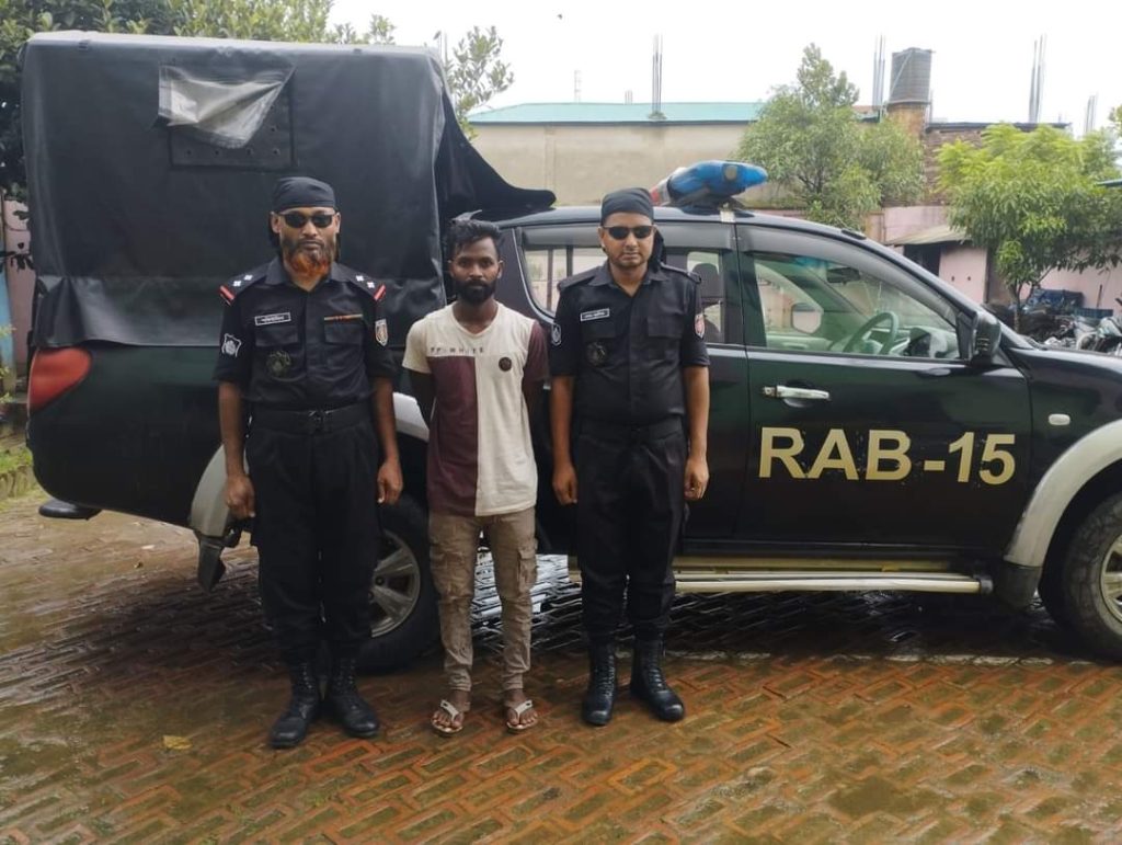 টেকনাফে হত্যাকান্ডের ২৪ ঘণ্টার মধ্যে সন্দেহভাজন আসামী গ্রেফতার