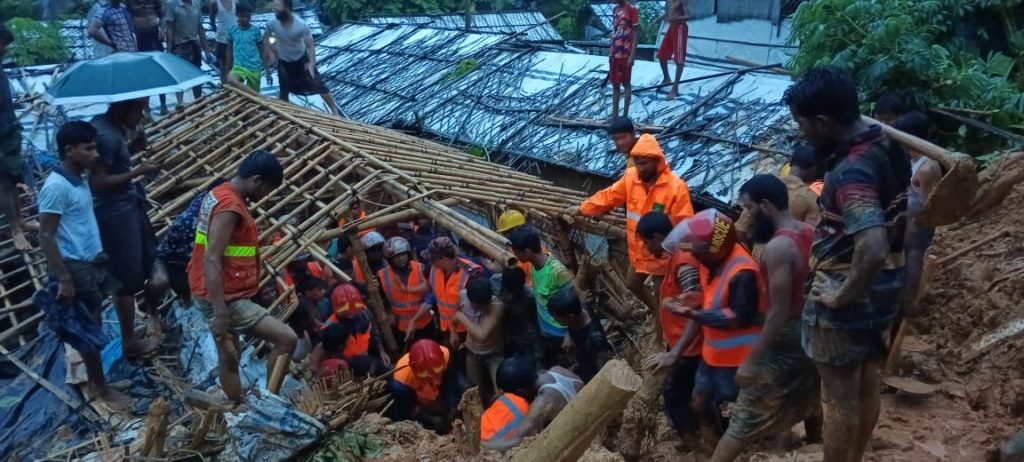 উখিয়ায় রোহিঙ্গা ক্যাম্পে পাহাড় ধ্বসে শিশুসহ রোহিঙ্গা নারী নিহত উখিয়ায় রোহিঙ্গা ক্যাম্পে পাহাড় ধ্বসে শিশুসহ রোহিঙ্গা নারী নিহত