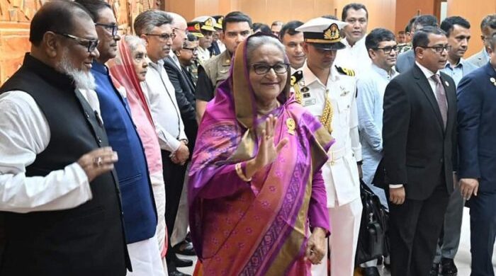 জোহানেসবার্গের উদ্দেশে ঢাকা ছেড়েছেন প্রধানমন্ত্রী