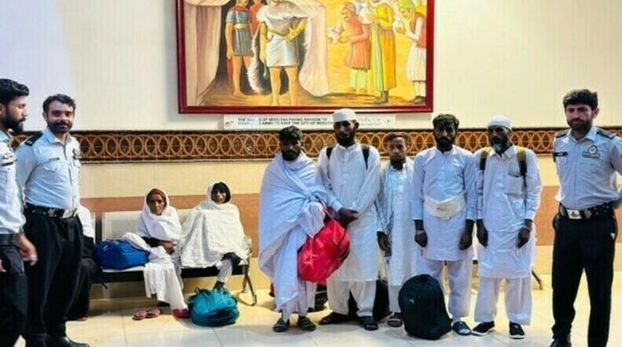 বিমান থেকে সৌদিগামী ২৪ ভিক্ষুককে নামাল পাকিস্তান