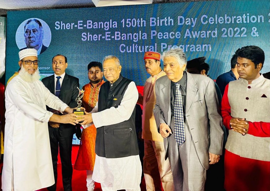 শের-এ-বাংলা পিস অ্যাওয়ার্ড পুরস্কারে ভূষিত হলেন কবির আহমদ সওদাগর