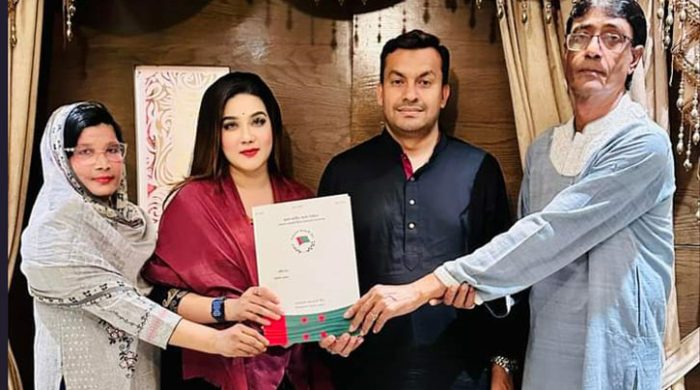আওয়ামী লীগের মনোনয়ন ফরম কিনলেন মাহিয়া মাহি