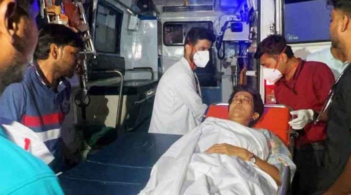 দিল্লিতে অনশনরত পানি মন্ত্রী হাসপাতালে ভর্তি