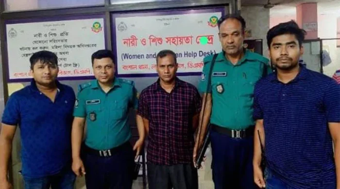 ‘বিএনপি–জামায়াত কর্মী’ বলে চিৎকার দিয়ে ডাকাতি