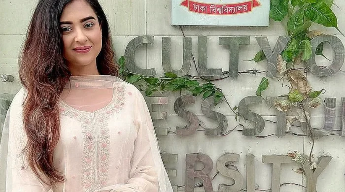 কেন হঠাৎ প্রিয় ক্যাম্পাসে বুবলী