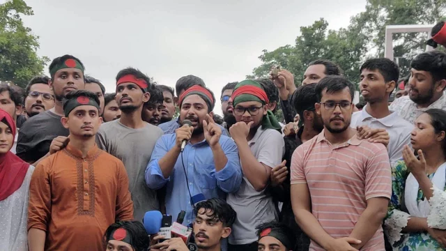 শহীদ মিনার থেকে এক দফা দাবি ঘোষণা