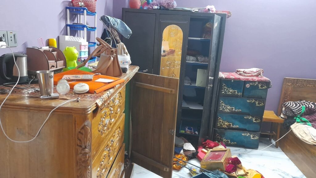 ঈদগাঁওয়ে দুই বসতঘর থেকে নগদ টাকা,স্বর্ণালঙ্কারসহ মুল্যবান মালামাল লুট