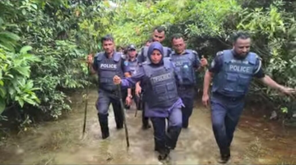ঈদগাঁওয়ে ডাকাতি-অপহরণ নির্মূলে দূর্গম পাহাড়ী বনে চিরুনি অভিযান, নবাগত মহিলা ওসির সাহসী পদক্ষেপ ঈদগাঁওয়ে ডাকাতি-অপহরণ নির্মূলে দূর্গম পাহাড়ী বনে চিরুনি অভিযান, নবাগত মহিলা ওসির সাহসী পদক্ষেপ