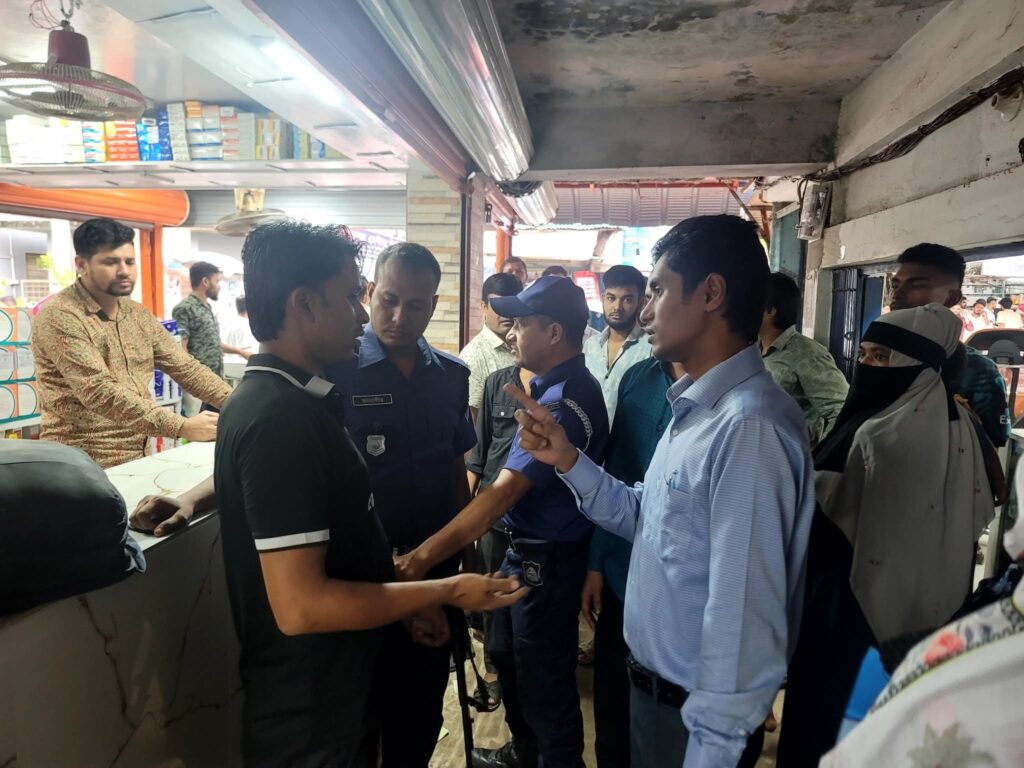 চকরিয়ায় অনুমোদনবিহীন বেসরকারি হাসপাতাল ও প্যাথলজি সেন্টারে মোবাইল কোর্ট, দালালকে একমাসের জেল চকরিয়ায় অনুমোদনবিহীন বেসরকারি হাসপাতাল ও প্যাথলজি সেন্টারে মোবাইল কোর্ট, দালালকে একমাসের জেল