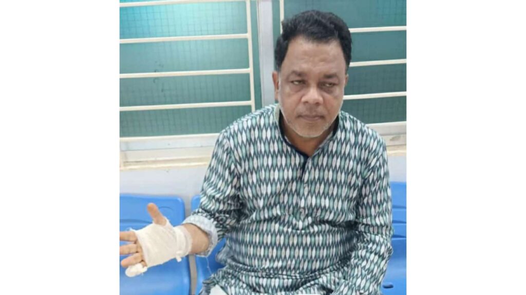 চকরিয়ায় দিনেদুপুরে আদালত এরিয়ায় বিএনপি নেতাকে ছুরিকাঘাতে হত্যা চেষ্টা চকরিয়ায় দিনেদুপুরে আদালত এরিয়ায় বিএনপি নেতাকে ছুরিকাঘাতে হত্যা চেষ্টা