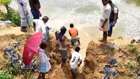 উখিয়ায় সংরক্ষিত বনাঞ্চলের ছড়ায় অবৈধ বাঁধ, বন বিভাগের অভিযানে অপসারণ উখিয়ায় সংরক্ষিত বনাঞ্চলের ছড়ায় অবৈধ বাঁধ, বন বিভাগের অভিযানে অপসারণ