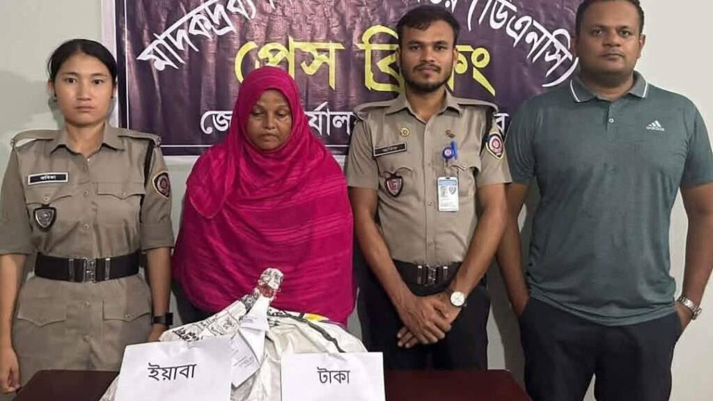 ঘুমধুম সীমান্ত থেকে লক্ষাধিক ইয়াবা উদ্ধার :নগদ টাকাসহ এক নারী গ্রেফতার