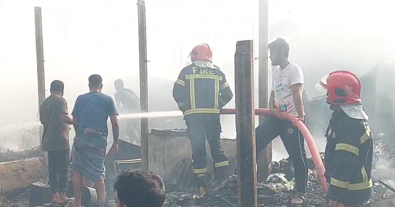 গাজীপুরে কাঁচাবাজারের আগুন নিয়ন্ত্রণে, পুড়ে গেছে অর্ধশত দোকান গাজীপুরে কাঁচাবাজারের আগুন নিয়ন্ত্রণে, পুড়ে গেছে অর্ধশত দোকান