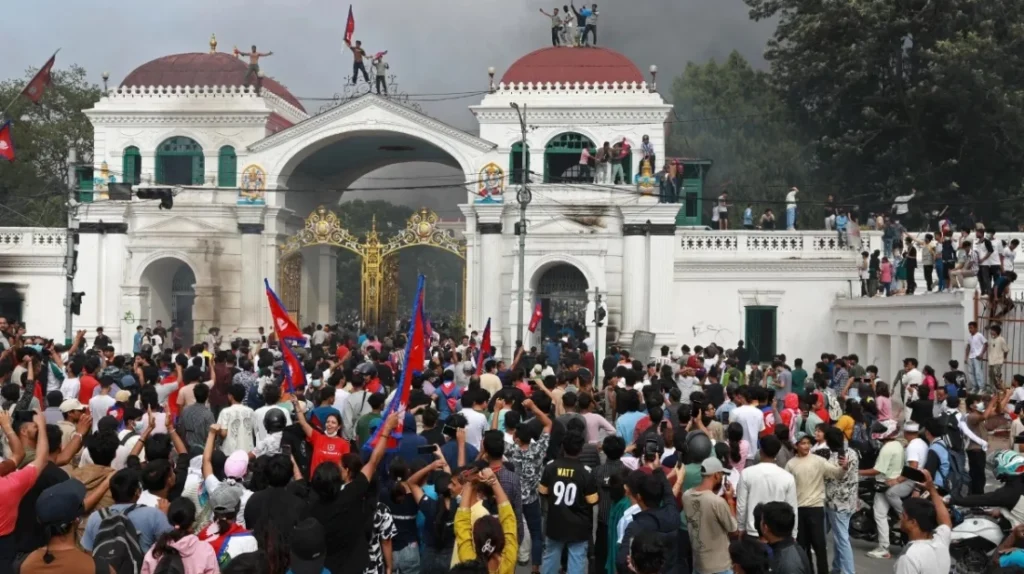 নতুন সংবিধান, তিন দশকের লুটের তদন্তসহ সংস্কারের দাবি নেপালের তরুণদের