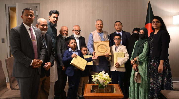 নিউইয়র্কে বন্দুক হামলায় নিহত পুলিশ কর্মকর্তার পরিবারের সঙ্গে প্রধান উপদেষ্টার সাক্ষাৎ নিউইয়র্কে বন্দুক হামলায় নিহত পুলিশ কর্মকর্তার পরিবারের সঙ্গে প্রধান উপদেষ্টার সাক্ষাৎ