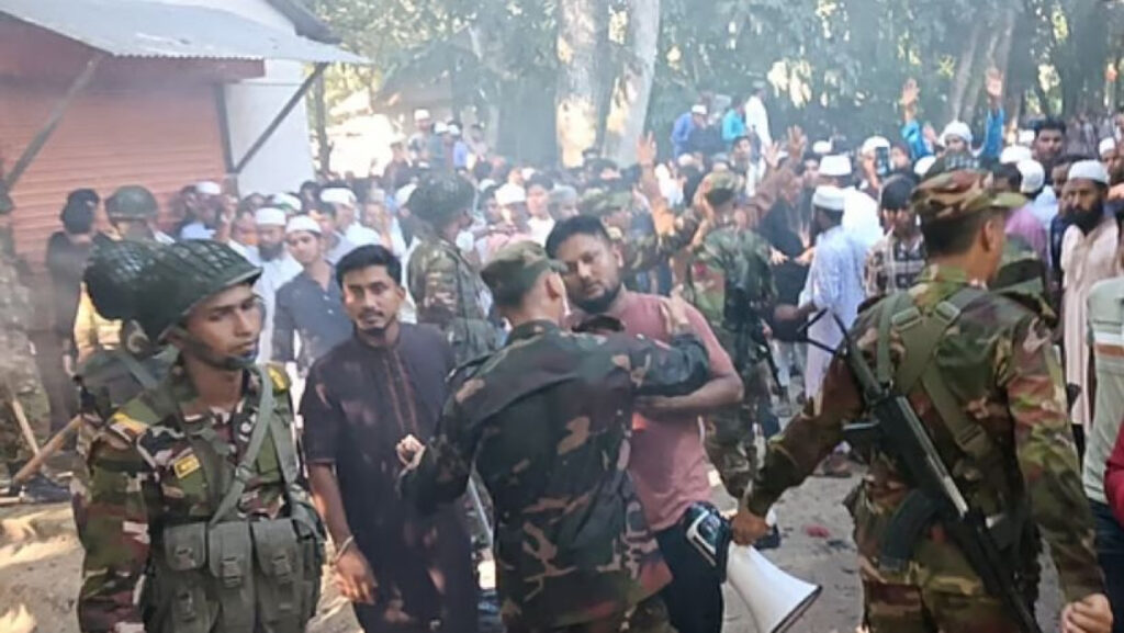 নুরাল পাগলার দরবারে পুলিশের ওপর হামলায় সাড়ে ৩ হাজার জনকে আসামি করে মামলা নুরাল পাগলার দরবারে পুলিশের ওপর হামলায় সাড়ে ৩ হাজার জনকে আসামি করে মামলা