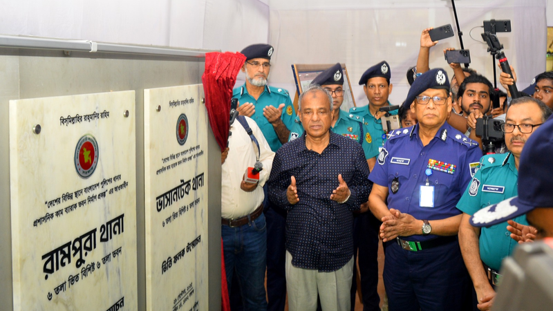 পুলিশ সদস্যদের কর্মপরিবেশ ও বাসস্থান উন্নয়নে কাজ করছে সরকার পুলিশ সদস্যদের কর্মপরিবেশ ও বাসস্থান উন্নয়নে কাজ করছে সরকার