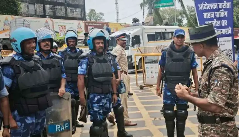 ভারতে ‘৩৪ গাড়িতে মানববোমা’ স্থাপন, হামলার হুমকি পেলো পুলিশ ভারতে ‘৩৪ গাড়িতে মানববোমা’ স্থাপন, হামলার হুমকি পেলো পুলিশ
