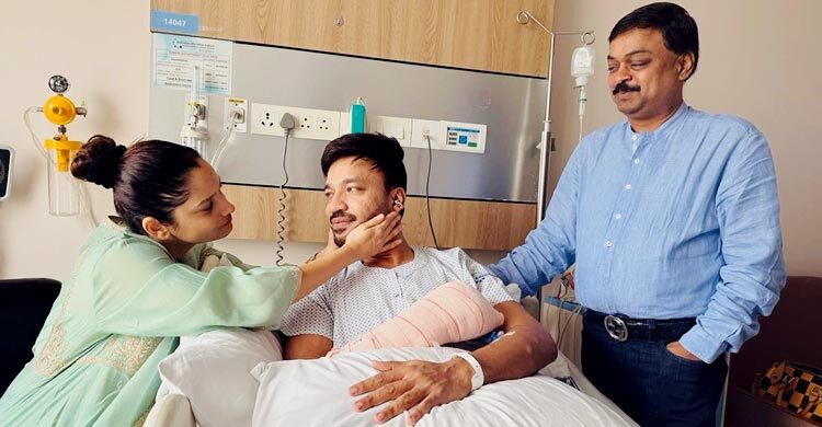 মারাত্মক দুর্ঘটনার কবলে ভিকি, তিনদিন হাসপাতালে-৪৫ টি সেলাই মারাত্মক দুর্ঘটনার কবলে ভিকি, তিনদিন হাসপাতালে-৪৫ টি সেলাই