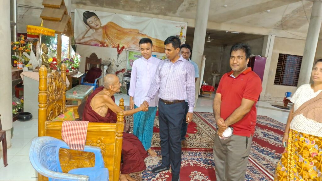 প্রবারণা পূর্ণিমা উপলক্ষে চকরিয়ায় বৌদ্ধ পল্লী ও প্যাগোডাগুলোর সার্বিক নিরাপত্তা ব্যবস্থা নিশ্চিত পরিদর্শনে ইউএনও