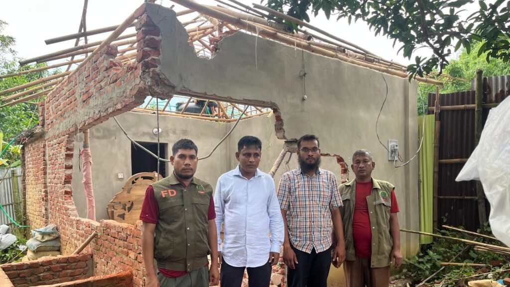 উখিয়ায় আদালতের নির্দেশে বনভূমিতে নির্মিত অবৈধ পাকা ঘর উচ্ছেদ উখিয়ায় আদালতের নির্দেশে বনভূমিতে নির্মিত অবৈধ পাকা ঘর উচ্ছেদ