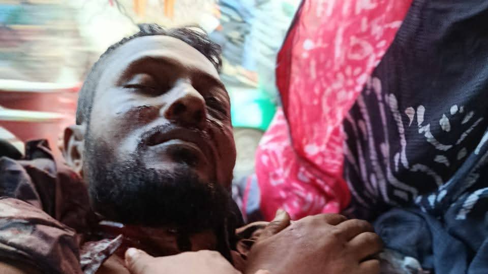 চকরিয়ায় চিংড়িজোনে চাঁদাবাজির আধিপত্য বিস্তার নিয়ে দুই সন্ত্রাসী গ্রুপের গোলাগুলিতে একজনকে গুলি করে হত্যা চকরিয়ায় চিংড়িজোনে চাঁদাবাজির আধিপত্য বিস্তার নিয়ে দুই সন্ত্রাসী গ্রুপের গোলাগুলিতে একজনকে গুলি করে হত্যা