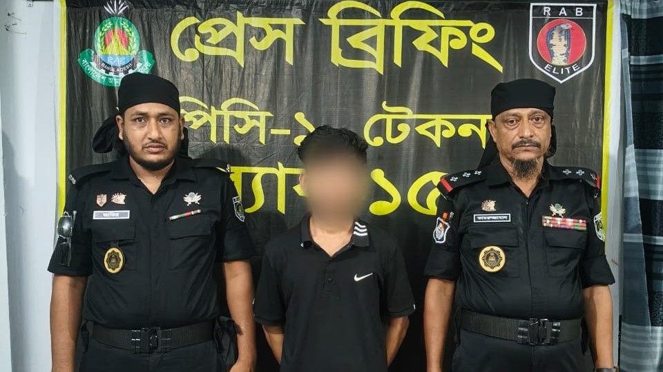 কক্সবাজারে অপহৃত ব্যবসায়ী টেকনাফে উদ্ধার, গ্রেফতার ১ কক্সবাজারে অপহৃত ব্যবসায়ী টেকনাফে উদ্ধার, গ্রেফতার ১
