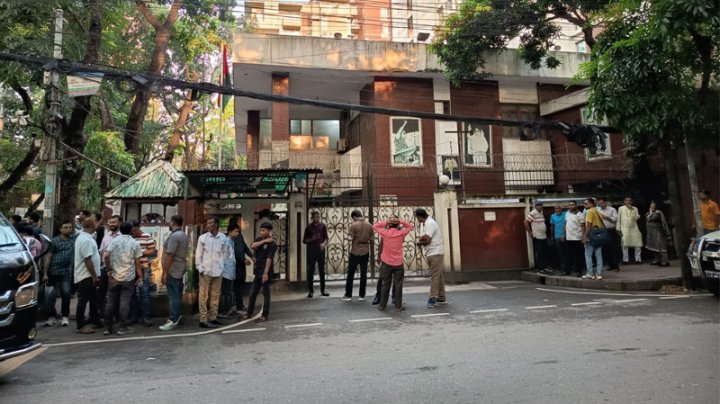গুলশানে বিএনপি কার্যালয়ে সাংবাদিকদের ওপর হামলা, মোবাইল ভাঙচুর গুলশানে বিএনপি কার্যালয়ে সাংবাদিকদের ওপর হামলা, মোবাইল ভাঙচুর