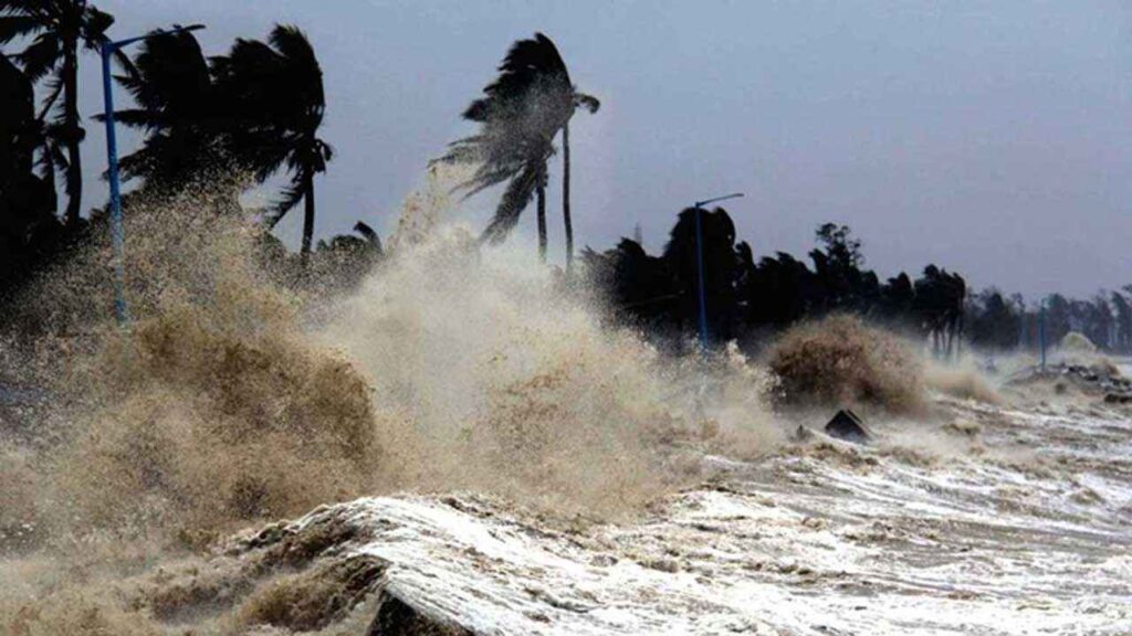 চলতি মাসে তিনটি লঘুচাপ ও একটি ঘূর্ণিঝড়ের আভাস চলতি মাসে তিনটি লঘুচাপ ও একটি ঘূর্ণিঝড়ের আভাস