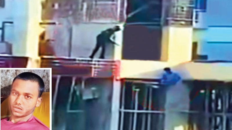 ছাদের কার্নিশে ঝুলে থাকা আমিরের শরীরে ৬ রাউন্ড গুলি করে পুলিশ ছাদের কার্নিশে ঝুলে থাকা আমিরের শরীরে ৬ রাউন্ড গুলি করে পুলিশ
