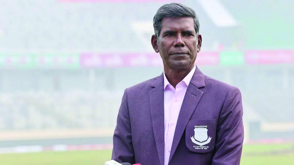 নারী বিশ্বকাপের লড়াই শুরুর আগেই স্ট্রোক করলেন প্রধান কোচ সারওয়ার ইমরান নারী বিশ্বকাপের লড়াই শুরুর আগেই স্ট্রোক করলেন প্রধান কোচ সারওয়ার ইমরান