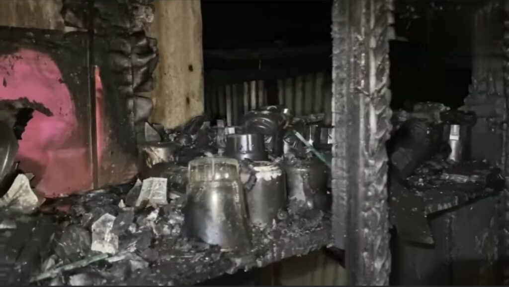 ঈদগাঁওয়ে ভয়াবহ অগ্নিকাণ্ডে বসতঘর পুড়ে তিন পরিবার নি:স্ব