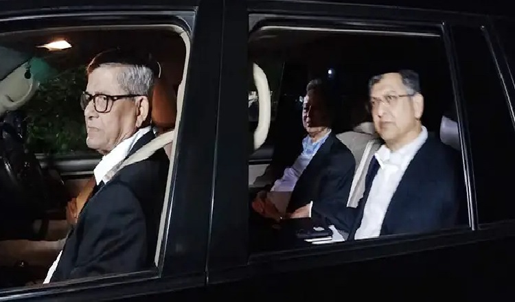 প্রধান উপদেষ্টার সঙ্গে দেখা করতে যমুনায় বিএনপির তিন সদস্যের প্রতিনিধিদল প্রধান উপদেষ্টার সঙ্গে দেখা করতে যমুনায় বিএনপির তিন সদস্যের প্রতিনিধিদল