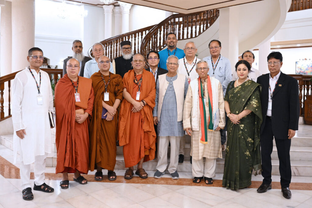 প্রধান উপদেষ্টার সঙ্গে শুভেচ্ছা বিনিময় করলেন বৌদ্ধ ধর্মীয় নেতারা প্রধান উপদেষ্টার সঙ্গে শুভেচ্ছা বিনিময় করলেন বৌদ্ধ ধর্মীয় নেতারা