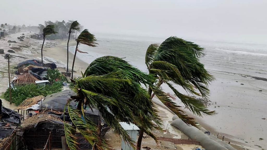 সন্ধ্যার মধ্যে যেসব অঞ্চলে ৬০ কিমি বেগে ঝড়ের আভাস সন্ধ্যার মধ্যে যেসব অঞ্চলে ৬০ কিমি বেগে ঝড়ের আভাস