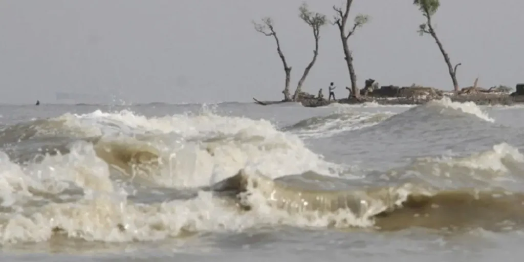 সাগরে লঘুচাপ সৃষ্টির আভাস, হতে পারে ঘনীভূত সাগরে লঘুচাপ সৃষ্টির আভাস, হতে পারে ঘনীভূত