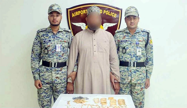 ওমরাহ যাত্রী সেজে সোনা পাচারের চেষ্টা, বিপুল স্বর্ণসহ আটক ১ ওমরাহ যাত্রী সেজে সোনা পাচারের চেষ্টা, বিপুল স্বর্ণসহ আটক ১