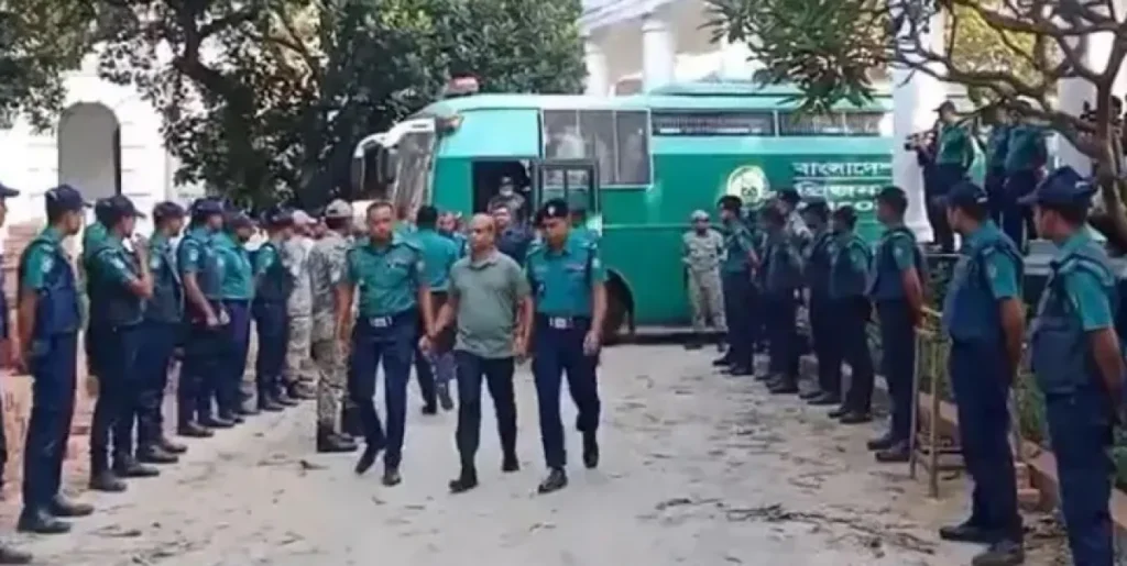 কড়া নিরাপত্তায় ১৩ সেনা কর্মকর্তাকে ট্রাইব্যুনালে হাজির