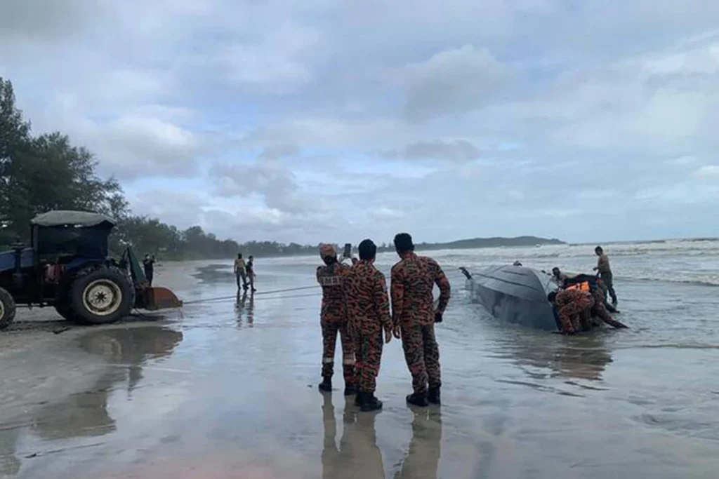 থাইল্যান্ড-মালয়েশিয়া সীমান্তে নৌকাডুবি, নিখোঁজ শতাধিক রোহিঙ্গা
