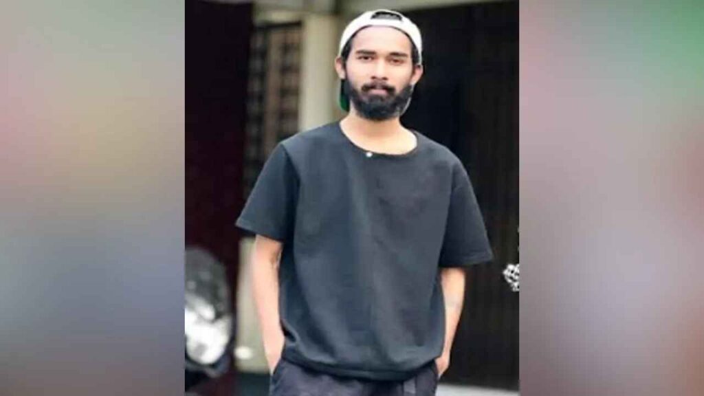 বন্ধুকে কুপিয়ে হত্যার পর থানায় যুবকের আত্মসমর্পণ