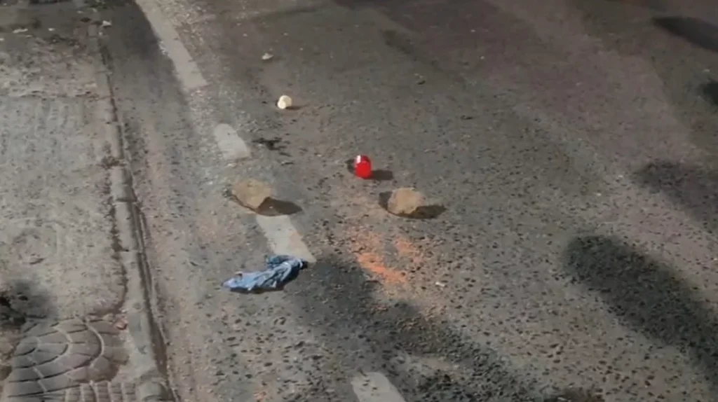 রাজধানীতে এনসিপির অস্থায়ী কার্যালয়ের সামনে ককটেল বিস্ফোরণ রাজধানীতে এনসিপির অস্থায়ী কার্যালয়ের সামনে ককটেল বিস্ফোরণ